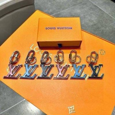 元配图片原版包装 louis Vuitton官网M69974 Lv Chromatic包饰与钥匙扣 lv Chromatic包饰与钥匙扣续写 春夏系列设计 采用