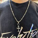 新款 专柜品质 Chrome Hearts克罗心经典复古花球项链 十字架吊坠 凹凸造型不同的花纹设计风格 呈现出与众不同 十字架 童军花是克罗心的志 所以更经久