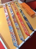 p60Phms2250 爱马仕新款Twilly【俄耳甫斯的魔力】 老虎、孔雀、公牛、蟒蛇、半人马及飞马……希腊神话中的所有动物围绕一棵古老的橄榄树和其他四棵树—