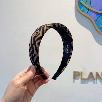 配包装 fendi 芬迪 火爆新款发箍 宽版原单货 简约百搭 潮女必备品 超级的高大上
