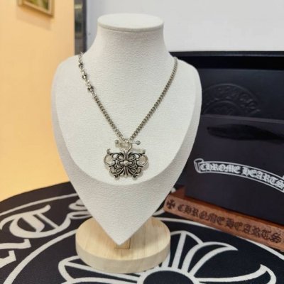 新款 专柜品质 Chrome Hearts克罗心藤花十字架项链 ，凹凸造型不同的花纹设计风格 呈现出与众不同 十字架 童军花是克罗心的志 所以更经久不衰 正品打