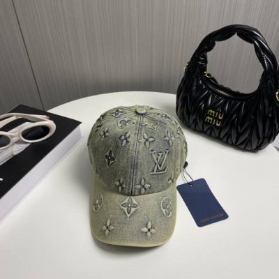 lv路易威登官网同步高版本 新款牛仔棒球帽 火爆技术升级，洗水牛仔风街头风十足 更符合现在时尚小哥哥小姐姐的Style，机场街拍超飒！