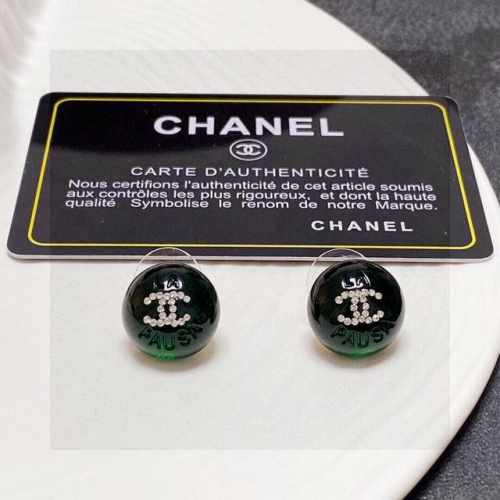 香奶奶 墨绿色水晶微镶钻耳钉 新品 双Cchanel耳环 搭配 非常日常百搭的一款 简单实用 美美哒 专柜正品一致 厚度赞 质感超赞 9.25银针.