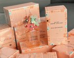专柜品质 marc Jacobs 马克莫杰 Daisy小雏菊粉色花语女士淡香水75Ml 香调 清新花果香调前调是葡萄柚 绿色元素 覆盆子 和梨;中调是茉莉 玫瑰