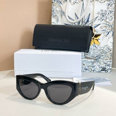 Dio*Model：Dior Triable B1Fsize：56口19-135