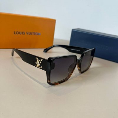 lv墨镜 女款墨镜好看上脸超大气显脸小，男女都能带，很时髦 #Lv墨镜