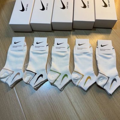 特 Nike 耐克 新品女款小白袜Just Doit. Logo超级Nice火爆全网，绝对是你这个春夏的搭配神器Ins今年超火爆元素单品精梳棉材质，非常柔软舒适