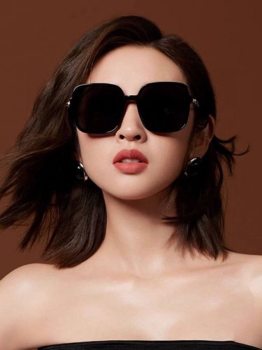 Dior 2025开春新款 潮流爆款 时尚圆框偏光太阳镜 高品质 佩戴舒适 网红潮款墨镜 女士高清加厚偏光太阳镜 高品质超轻Tr镜框 型号：Cd4748