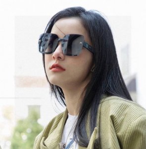 Tr偏光系列 爱马仕 经典的方框设计 不挑脸型 无论搭配大衣还是连衣裙都非常显气质尼龙偏光镜片预防紫外线 型号 H7049