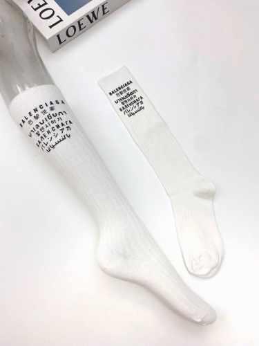 配包装 一盒一双 Balenciaga 巴黎世家 立体硅胶经典字母 长筒袜 小腿袜双针针织材质，超完美结合，款式经典，专柜同步发售，Ins爆火小单品，潮人必备，