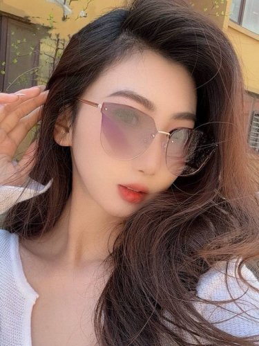 gucci 2025开春新款 最新款无框太阳镜 各路网红纷纷带起气场满分 俏皮甜美.上脸效果更佳.金属质感超好 型号：G5251