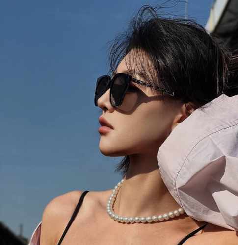 香奈儿2025 开春新款大框太阳镜男女同款 爆款大框尼龙太阳镜 超逼格超酷 镜腿品牌设计感强 Nice~~~ 型号Ch903