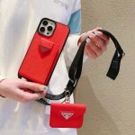90 Prada▼普拉达 卡包斜挎 套件 金属Logo十字纹皮革软边全包手机壳，官网同步发售 iphone16系列更新 型号：为了不出现报错型号，请打开本机查看