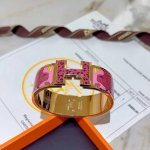 hermes 爱马仕手镯 原版定制 20Mm宽版手环 珐琅工艺太考验师傅的手艺了 要确保色泽手工制作好 V金高端定制 女神 都爱爱马仕火爆手镯 超精赞 各路女神