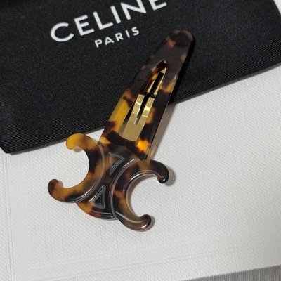 高品质 细节如图 0800110 一个价 Celne 玳瑁发夹 断货王最美最爆发夹！终于做出来了，只要是亚克力的东西都特别特别的难订难做，且成本巨高！来，宝们苦
