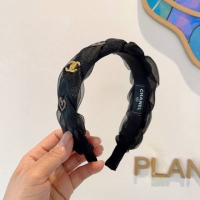 配包装 Chanel 香奈儿 最新款小香发箍，新品巨显脸小头箍，网红爆款推荐 搭配高端双ＣLogo ，超精致时尚百搭！