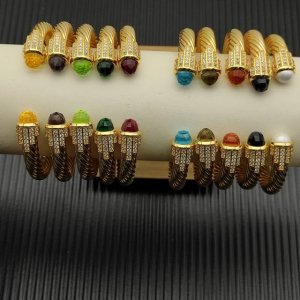 David Yurman 7Mm金色5排钻手镯。紫钻、红钻、蓝钻、黑钻、黄钻、深绿钻、浅绿钻、香槟钻、褐色钻珍珠十个款式。建议适合佩戴的手围15-20Cm 编号