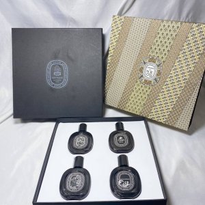 原单品质 专柜品质 Diptyque蒂普提克黑标中样四件套香水30Ml，带喷头，味道分别为:黑标杜桑，黑标无花果，黑标檀道，黑标水中影 设计轻便小巧 可轻松放入