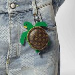120 官网新品M01471Louis Vuitton 路易威登海龟乌龟包钥匙扣挂件 Lv蓝牙耳机包 Turtle Pouch 钥匙扣 Lv Turtle Po