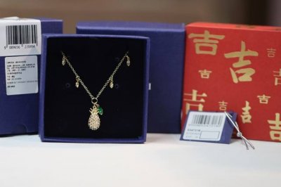 Swarovski 菠萝锁骨项链 高品质！配如图全套包装！全国！ 均自家实图拍摄，活动产品数量有限，售完即止！