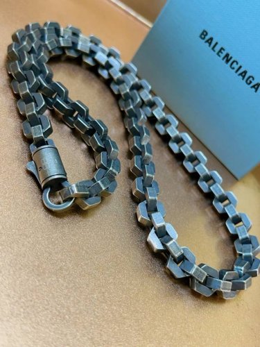 原单货新品 巴黎世家项链 Balenciaga 新款项链专柜一致 细节做工精细 每个细节流程到位 设计工艺精细 火爆款出货 设计独特 复古风格 巴黎世家项链 任