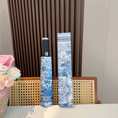 dior 迪奥 灯光款 三折自动折叠晴雨伞 时尚原单代工品质 细节精致 看得见的品质 打破一成不变 色泽纯正艳丽！
