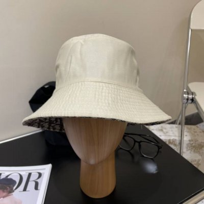迪奥Dior 官网最新双面满印迪奥Logo渔夫帽 防晒指数超高 特别显脸小 有型不软塌 可随意折叠 携带方便