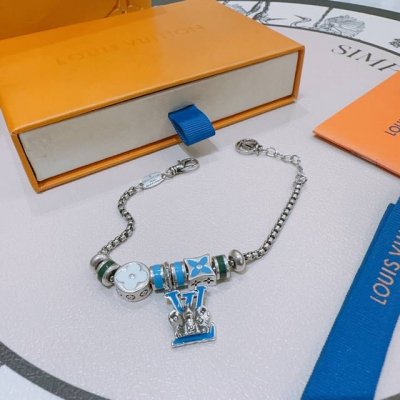正品新款高品质Lv路易威登手链原单货专柜新款开模复古潮流时尚必备 男女均可佩戴 情侣款同款 摇滚朋克泰银风格 复古元素 潮流百搭 官网同款项链最新款链条档次更高