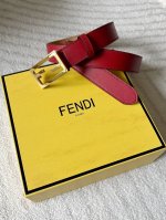 特P200 芬迪 Fendl经典双F扣女士皮带，宽3.0Cm 简约设计彰显高级质感，每一处细节都流露着意式时尚风情，轻松提升穿搭格调 。