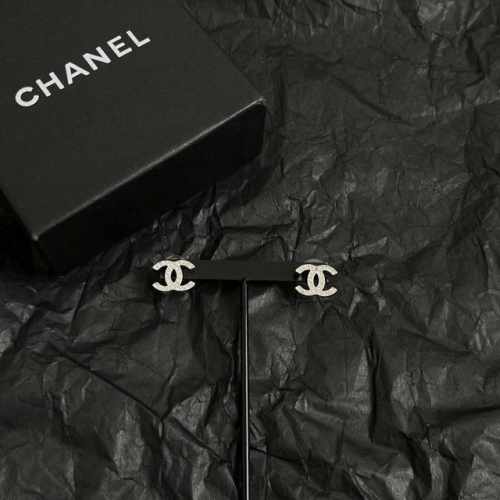 Chanel香奈儿 中古 耳钉小香家的款式真心无需多介绍每一款都超好看，精致大方，非常显气质。