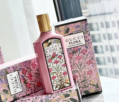 专柜品质 gucci 古驰 绮梦栀子100Ml 属性 女香 香调 花香调 前调 梨花 中调 茉莉栀子花 后调 红糖广藿香 一座永不凋谢的古驰绮梦花园 粉色烤漆包