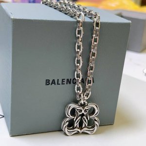 原单货新品 巴黎世家项链 Balenciaga 新款项链专柜一致 细节做工精细 每个细节流程到位 设计工艺精细 火爆款出货 设计独特 复古风格 巴黎世家项链