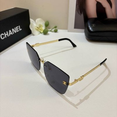 Chanel香奈儿新款大框墨镜，众多明星同款 ，修饰脸型 开车必备太阳镜 ！