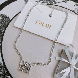 Dior新款 迪奥项链原单货专柜新款开模复古潮流时尚必备 男女均可佩戴 情侣款同款 摇滚朋克泰银风格 复古元素 潮流百搭 官网同款项链最新款链条档次更高明星经典