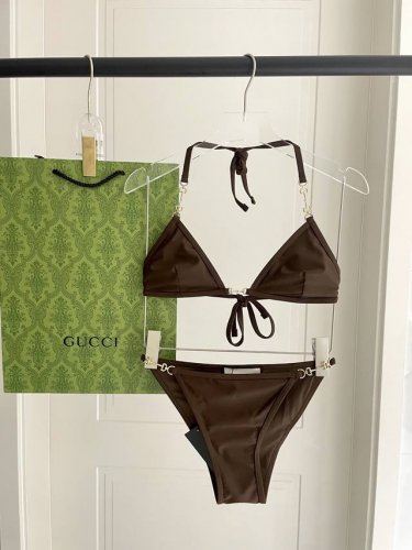 Gucci新款比基尼 适合多种场景的游泳衣 海边 游泳池 温泉 水上乐园 漂流都可以内搭也完全可以 连体设计遮肉显高挑 腹部有点肉肉也不影响咱美美的 面料 透气