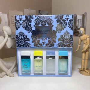 高端品质 Dg杜嘉班纳女士中样四件套30Ml×4，带喷头，内含：浅蓝女士，逸蓝迷情女士，意式风情，浅蓝爱就是爱