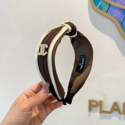 配包装 Chanel 香奈儿 最新款小香秋冬款发箍，复古头箍，网红爆款推荐 超精致，时尚百搭！