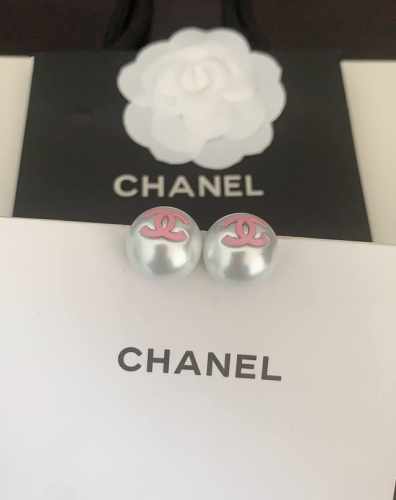 Chanel 最新款黑Cc半球耳钉 一致Zp黄铜材质