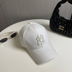 韩国正品Mlb棒球帽Ny最新最火的帽子就在这最新款棒球帽刺绣男女情侣款鸭舌帽最新款 ，正品，正品，绝对的正品牛货！经典La小字母 爆炸款全线出货 非常百搭。正品
