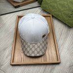 特价￥50 。 G家。拼色金属款鸭舌帽。【配防尘袋】细节决定品质！材质：纯棉！透气性好！春天挡风，夏天防晒必备单品！颜色大气！款式新颖别致好搭配衣服！实用性强，