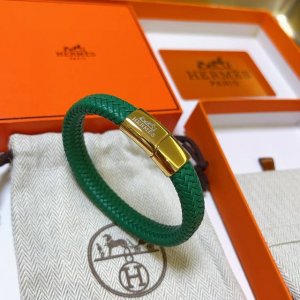 新品发售 爱马仕手绳手环最新款纯手工编织牛皮材质档次更高明星同款H系列系列经典款系列手链手绳 细节对版K金处理 非市面亮面版型 这款一直在出 爱马仕里面热卖款