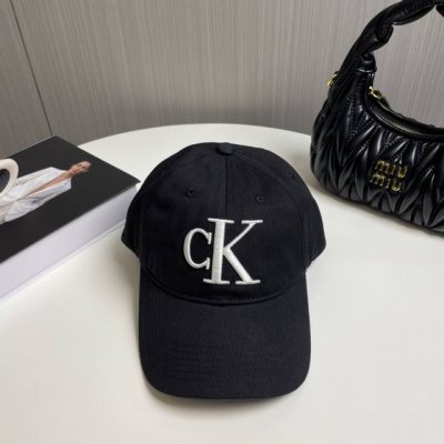 原单正品Ck棒球帽 绝对原单 品质细节都超好 不可多得的好货 关于品牌就不多介绍了 这个潮牌不用多说 其实上影响力已蔓延到世界各地 欧洲亚洲都在追随 众多明星的