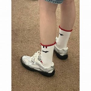 配盒子 一盒4双 Thom Browne 桑姆 布朗尼 超级爆款！网红短袜原单品质！官网同步，一直在售的炒鸡经典款经典四条杠短袜，Ins明星网红推荐火爆至极纯棉