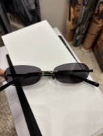 Miu家2025新款开挂啦 Vmu50A 充满Nerd气的复古单品 今夏大热钓系无框 Miumiu女孩必入