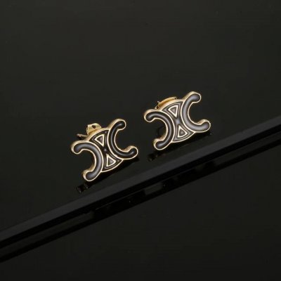 Celine 赛琳耳钉 耳环 经典金色系 小巧精致可爱 百搭 复古造型设计 金色特别显白 穿衣搭配不挑人。
