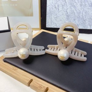 Chanel小香 chanel发夹 醋酸珍珠Logo抓夹 气质百搭 日常精致小单品 小仙女必入单品 宝藏款 闭眼入推荐款 单个