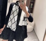 Chanel24秋冬新款24B针织围巾羊绒针织长巾美翻了[流泪]御用殿堂级极品新款在售 进口纯羊绒针织毛线美丽至极 真的 上身极为衬肤色 百搭 好看不好看自己看