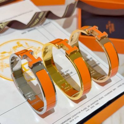 hermes 爱马仕手镯 V金原版定制 爱马仕手环 珐琅工艺太考验师傅的手艺了 要确保色泽手工制作好 V金高端定制 女神 都爱爱马仕火爆手镯 超精赞 各路女神