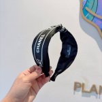 配包装 chanel 香奈儿 最新款小香发箍 新品巨显脸小头箍 网红爆款推荐 搭配高端双 Logo 超精致时尚百搭