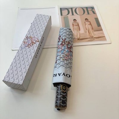 goyard戈雅 三折自动折叠伞 热卖款 时尚指数爆表 不论晴天雨天使用都相得益彰 拥有它感受风从身体经过的感觉 留下沁人的芬芳 时尚达人必备哦 原单代工级品质